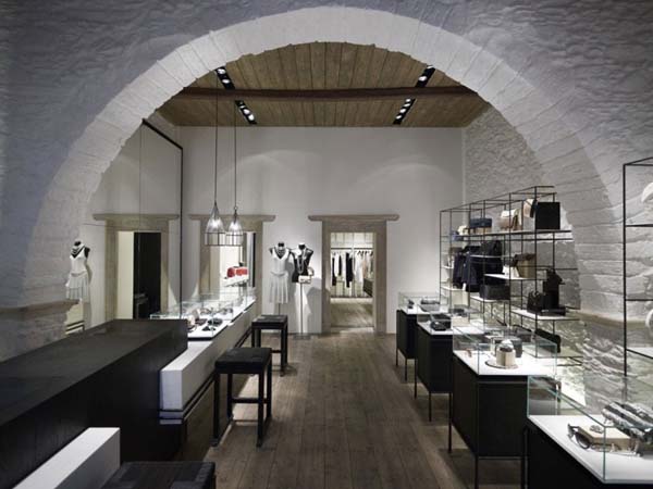 南寧服裝店設(shè)計(jì)之平凡中教你如何推陳出新|燦源裝飾官網(wǎng)0771-5858116